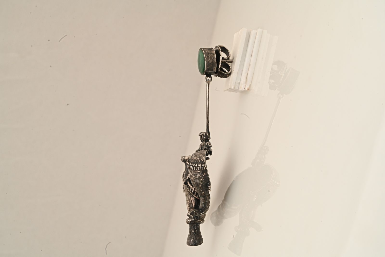 Brass earrings inspired by temple carving motifs — image 6