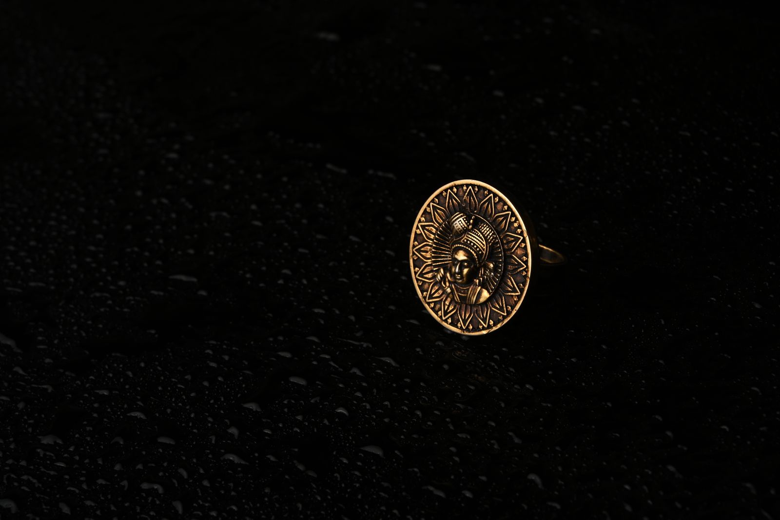 Ring in silver and golden finishes inspired by ancient signet forms — image 5