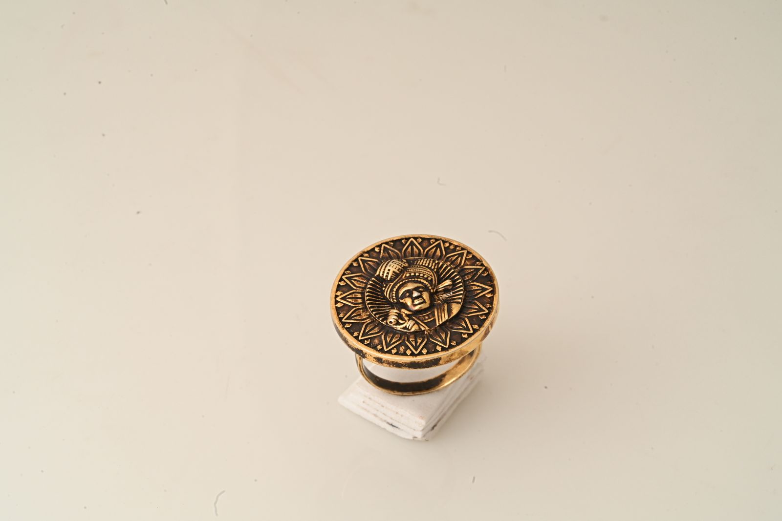 Ring in silver and golden finishes inspired by ancient signet forms — image 7