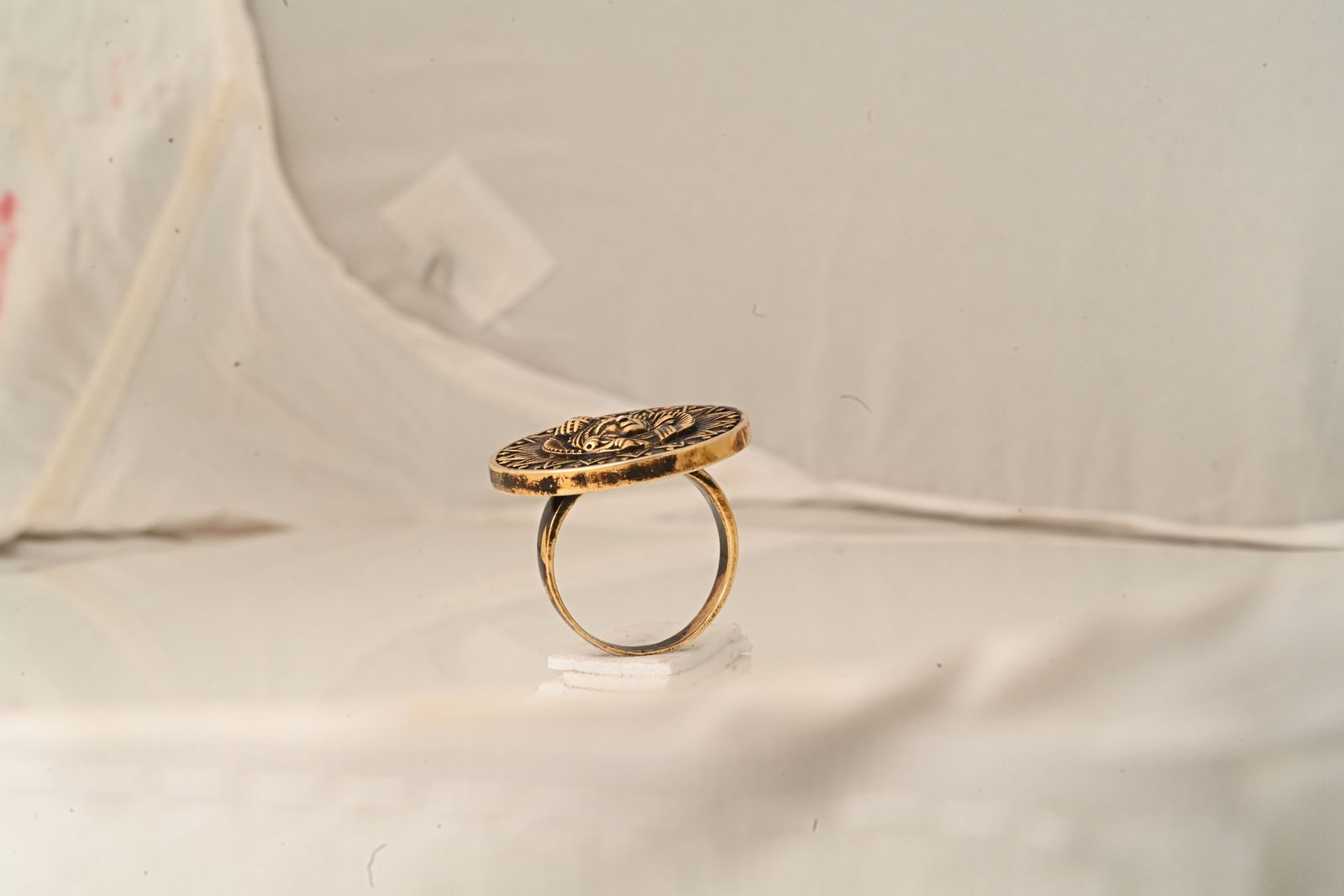 Ring in silver and golden finishes inspired by ancient signet forms — image 8