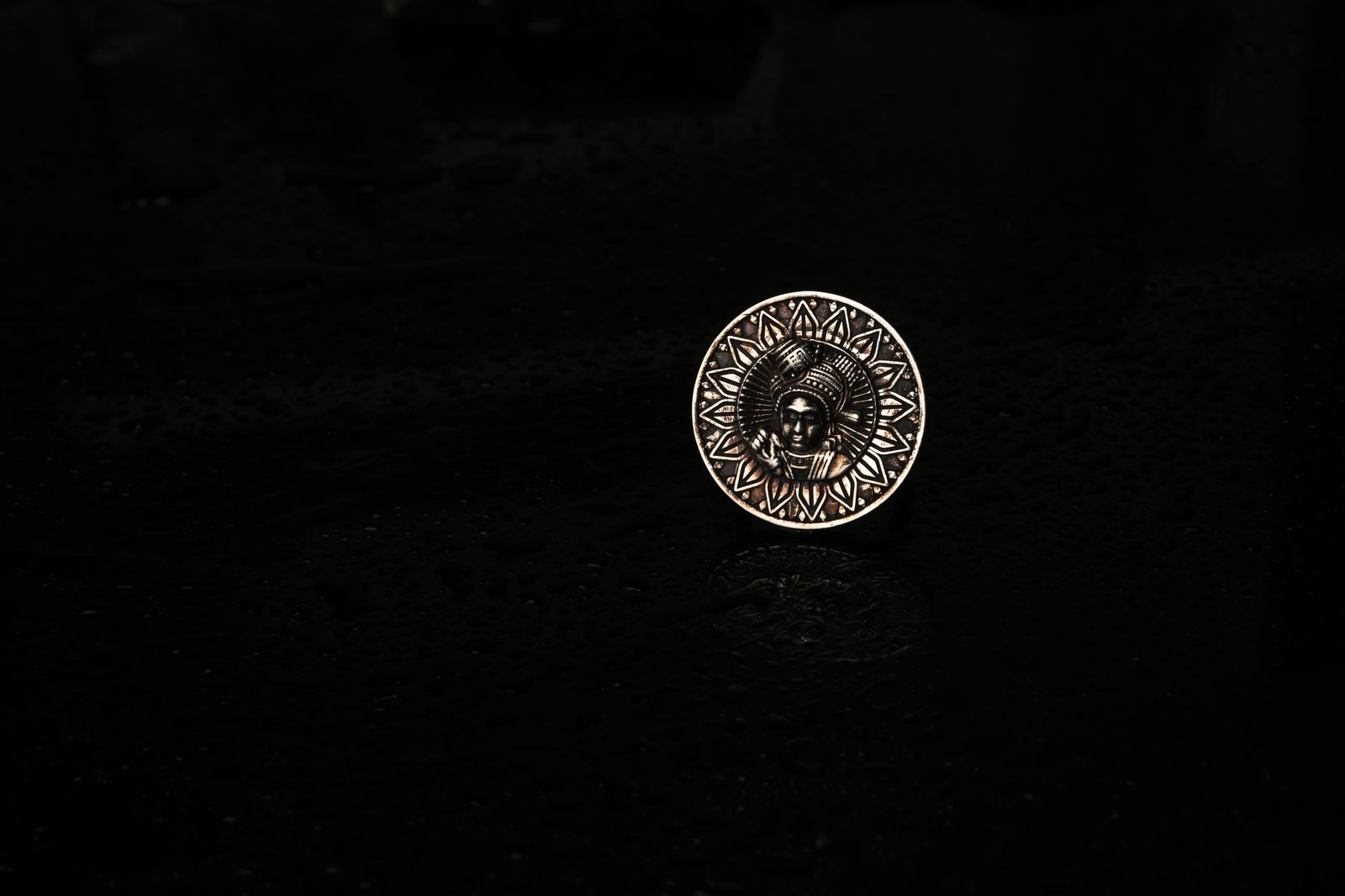Ring in silver and golden finishes inspired by ancient signet forms — image 10