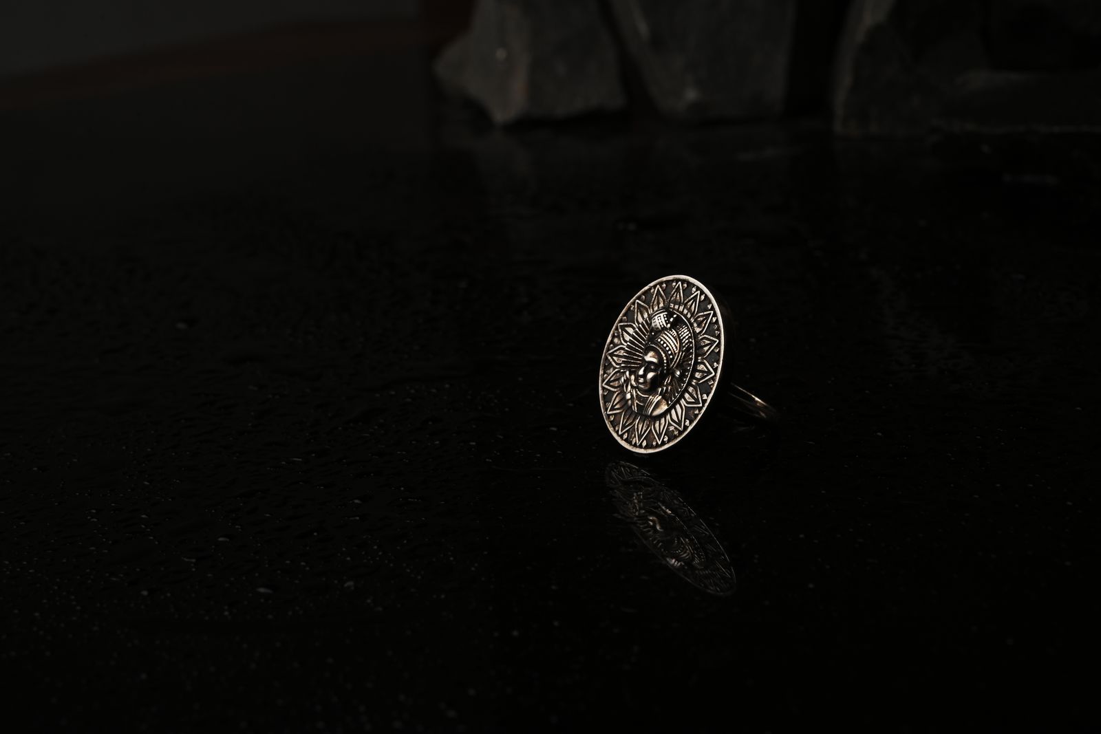 Ring in silver and golden finishes inspired by ancient signet forms — image 11